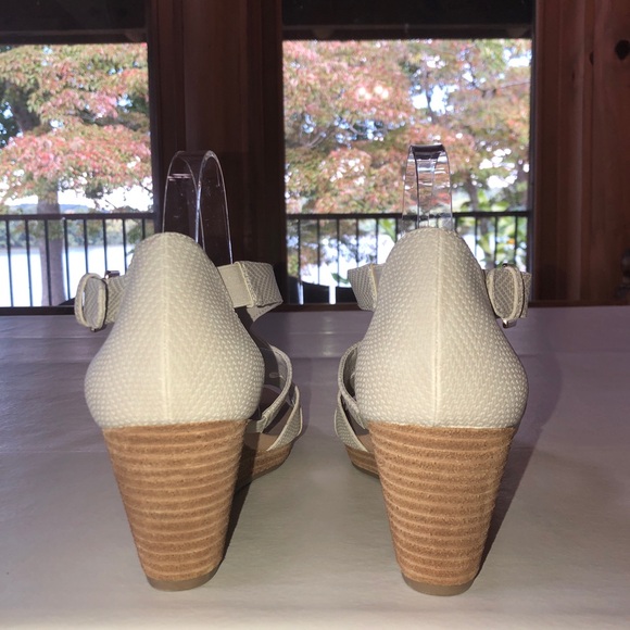 DR. SCHOLL’S Bailey Faux Suede Ankle Wedge Oyster NWOB (11M) - Picture 7 of 16